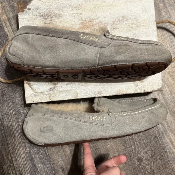 UGG Women’s Ansley Gray Slipper - rubber bottom. Size 11 -RUNS SMALL - Picture 3 of 14